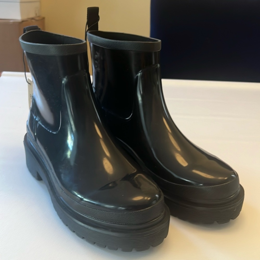 NWT Chooka Boots Black.